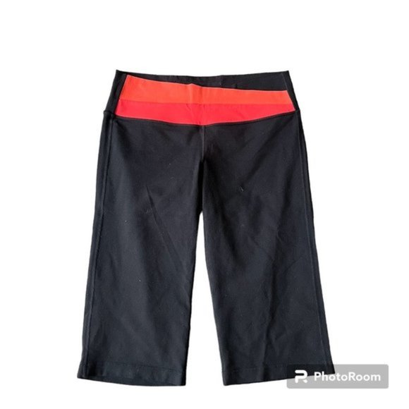 Lululemon Black Reversible Groove Crop Straight Leg Training Pants. Size 8 - Picture 1 of 8